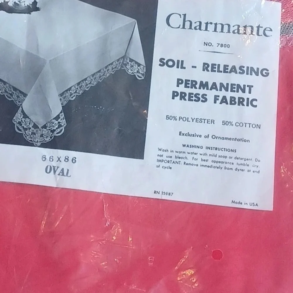 Vintage Christmas Red Table Cloth‎ Charmante Oval TableCloth 66x86 New old Stock